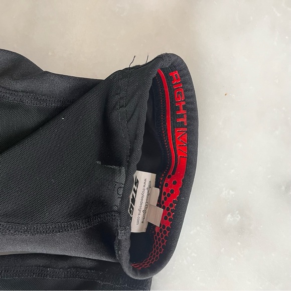 Troy Lee Designs Youth Stage Elbow Sleeve Guard. Black. R&L M/L - Picture 4 of 5